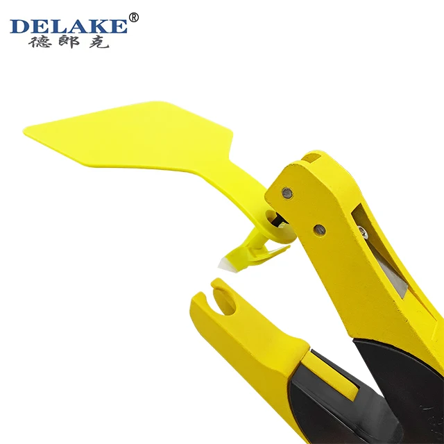 Delake High Quality Large Size Cattle Cow Ear Tag Farmer Use Ear Tag Connected One Piece Ear Tag With Applicator Pliers