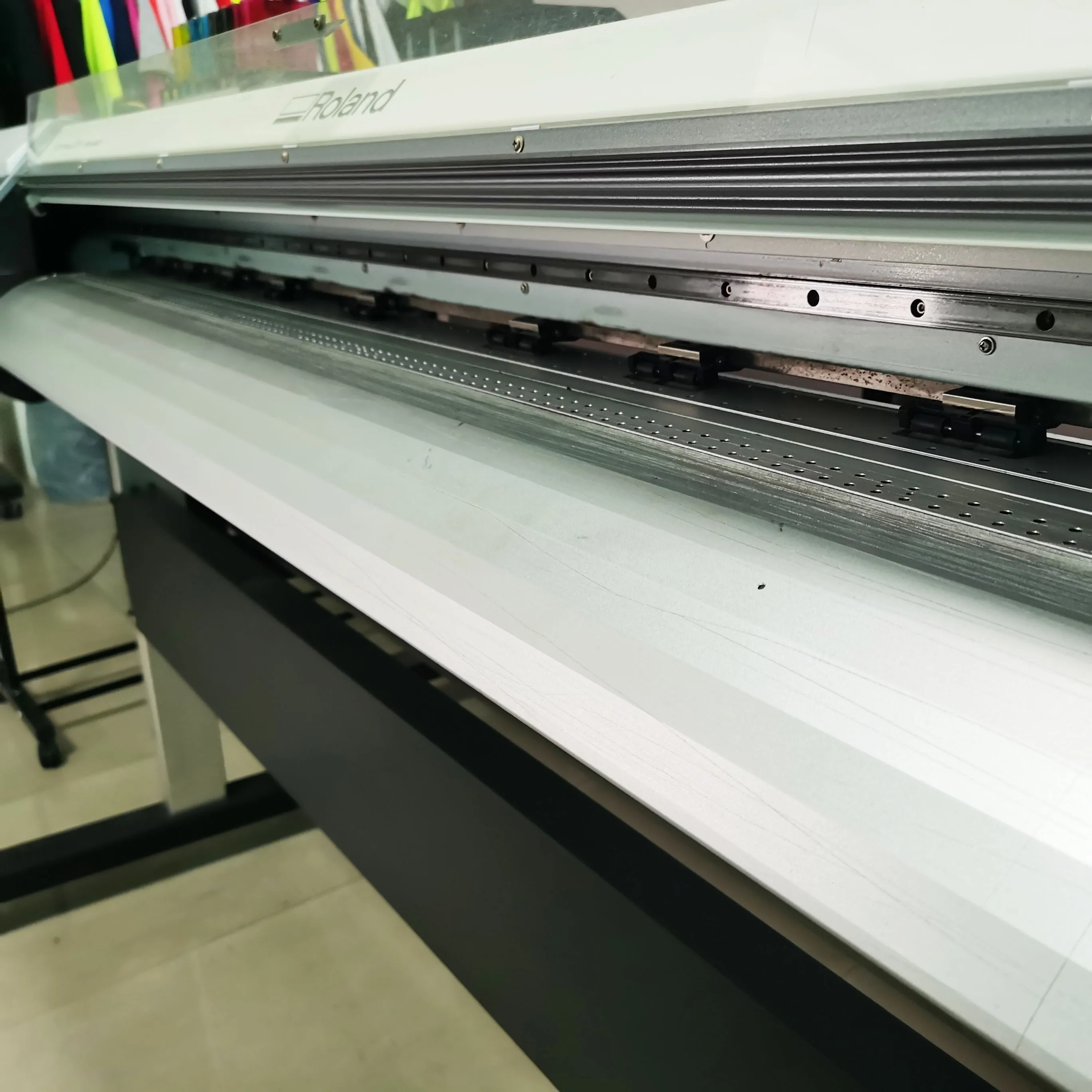 Secondhand Roland Used RE640 Solvent Printing Machine Car Wrap Eco Solvente Roland Canvas Printer On Sale