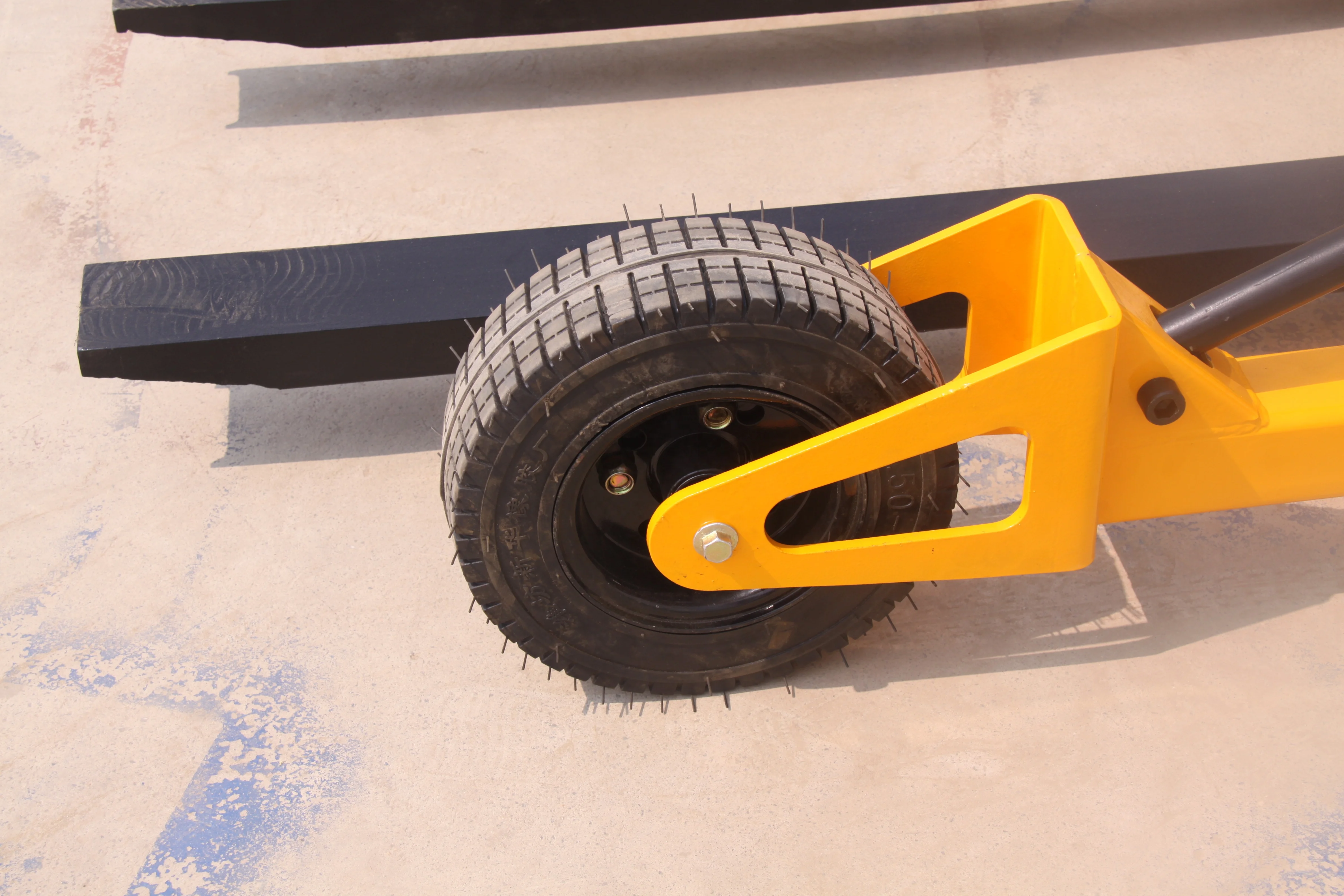 Rough Terrain Electric Pallet Truck 1000-2000 Kg