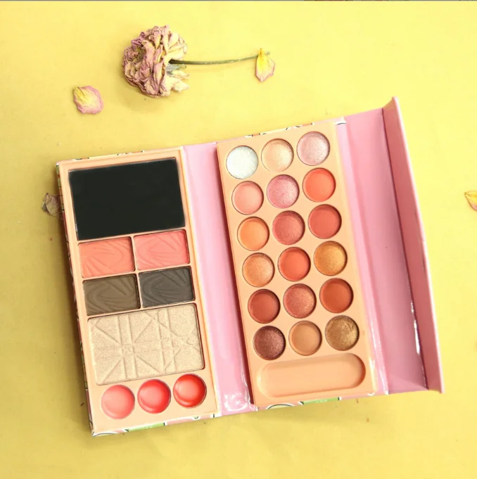 Wholesale Palets Makeup Eyeshadow Palettes Eyeshadow Blush highlighter contour All In One Buy Eyeshadow Palettes