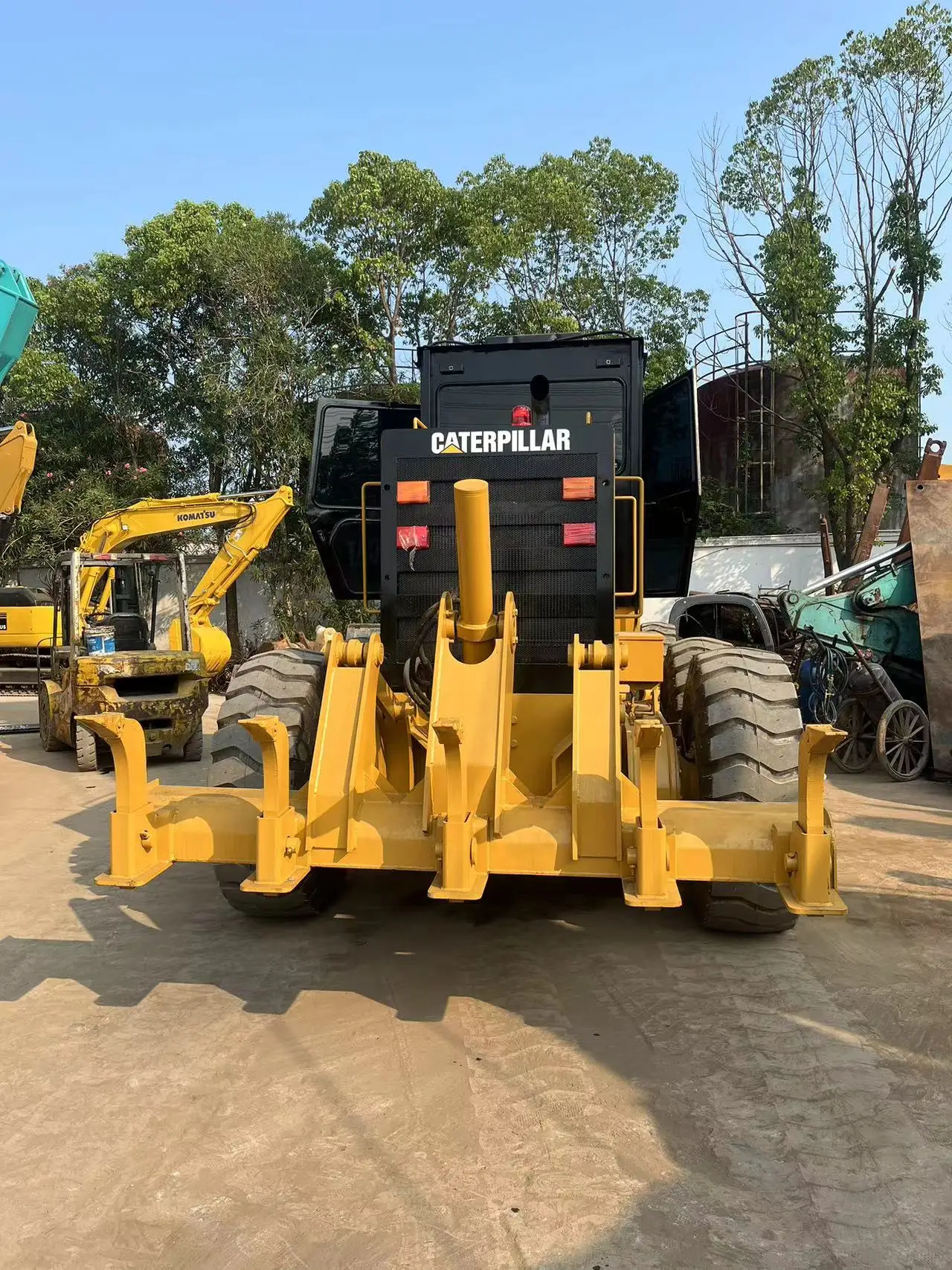 Used grader Caterpillar CAT 140K & 160H Motor Grader Machine Japan Made Front Loader with Skid Steer Drive