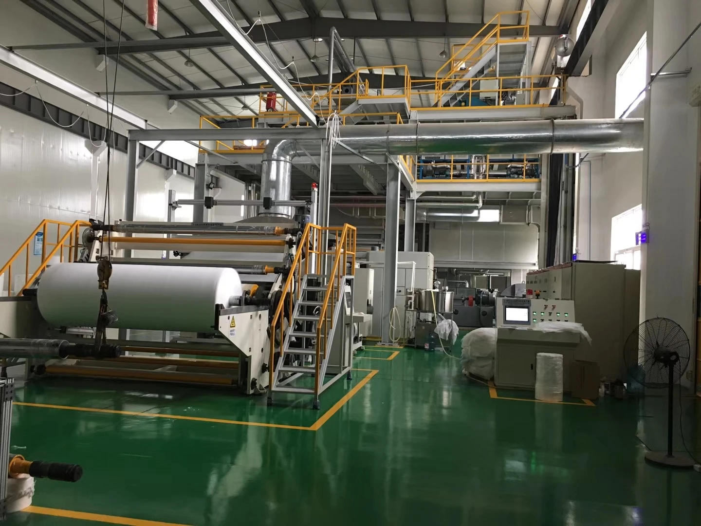 Фабрика по производству нетканых материалов PP Spunbond производственная линия с нетканой продольной машиной