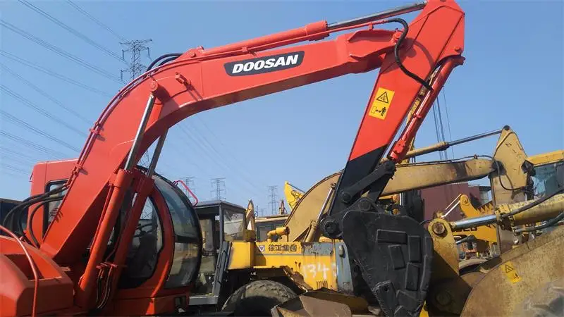 Hot Sale Doosan Crawler Excavator Doosan 140w-7 Wheel Excavator for Sale Earth-moving Machinery