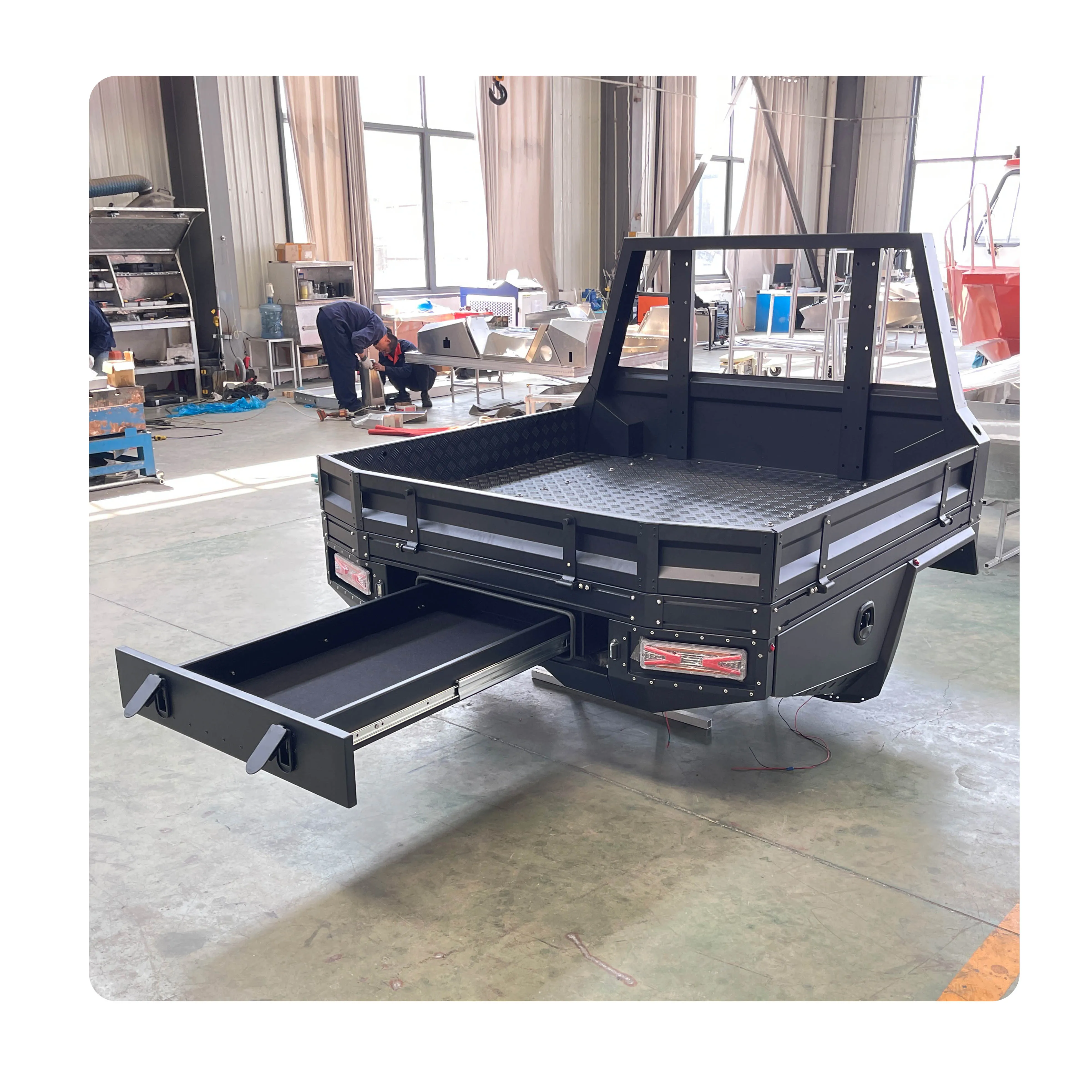 aluminum Water Tank in the headboard of Ute Tray for 4x4 Pickup and Truck Ute Canopy