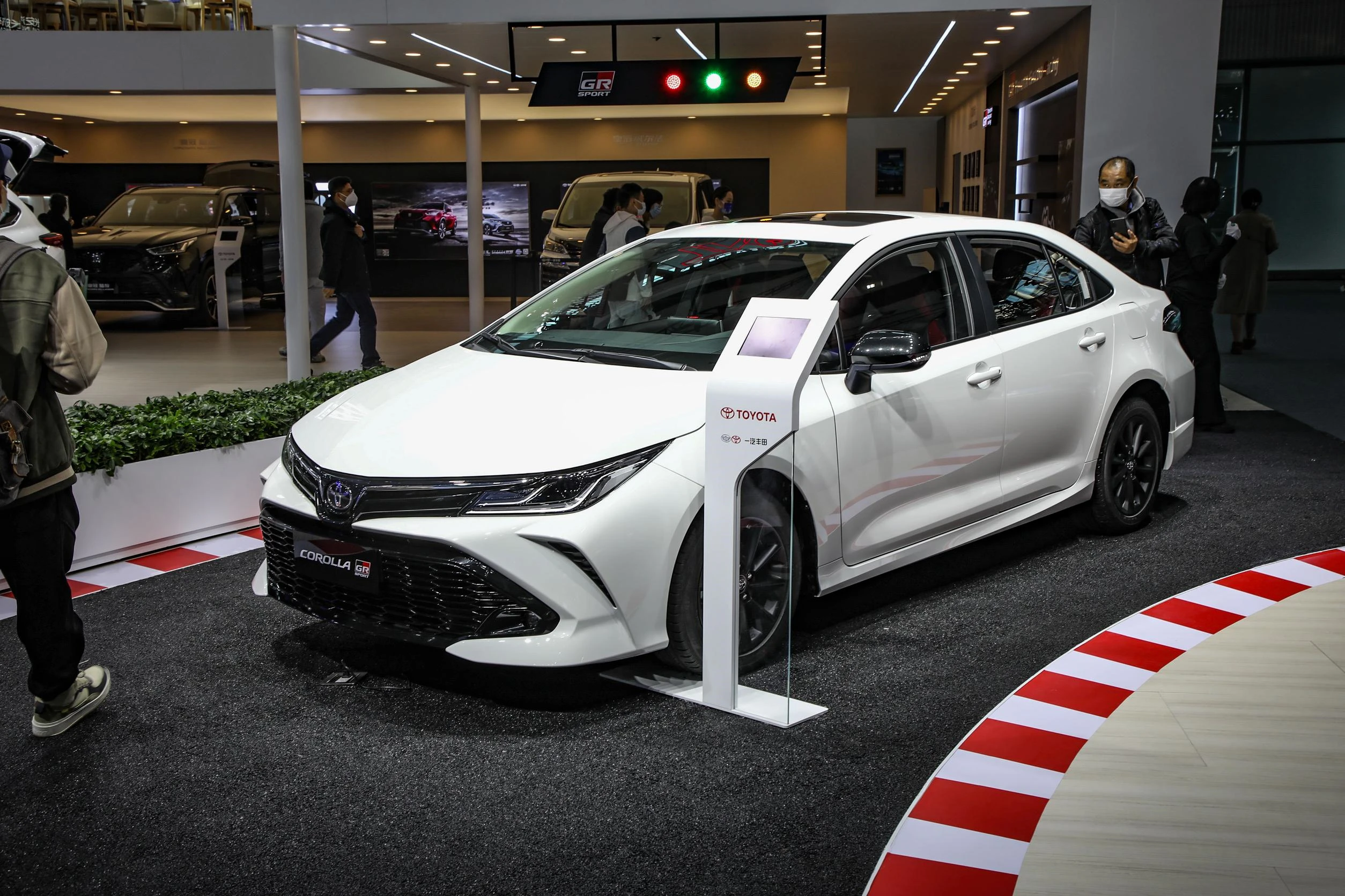 China hot selling Cheap faw toyota corolla new car 2023 gasoline toyota corolla hybrid 4 door 5 seats compact sedan