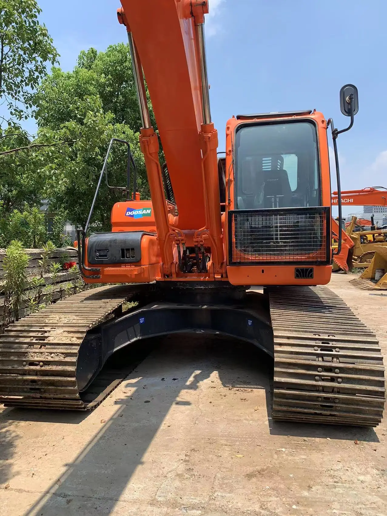 Japan made used cheap crawler excavator used Doosan DH220 DX225