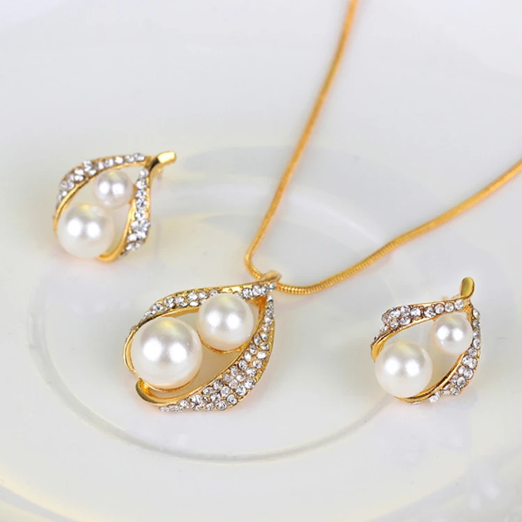 
2021 newest gold filled necklace shinny Rhinestone with Pearl Jewelry set necklace ring and earrings jewelry set for party 