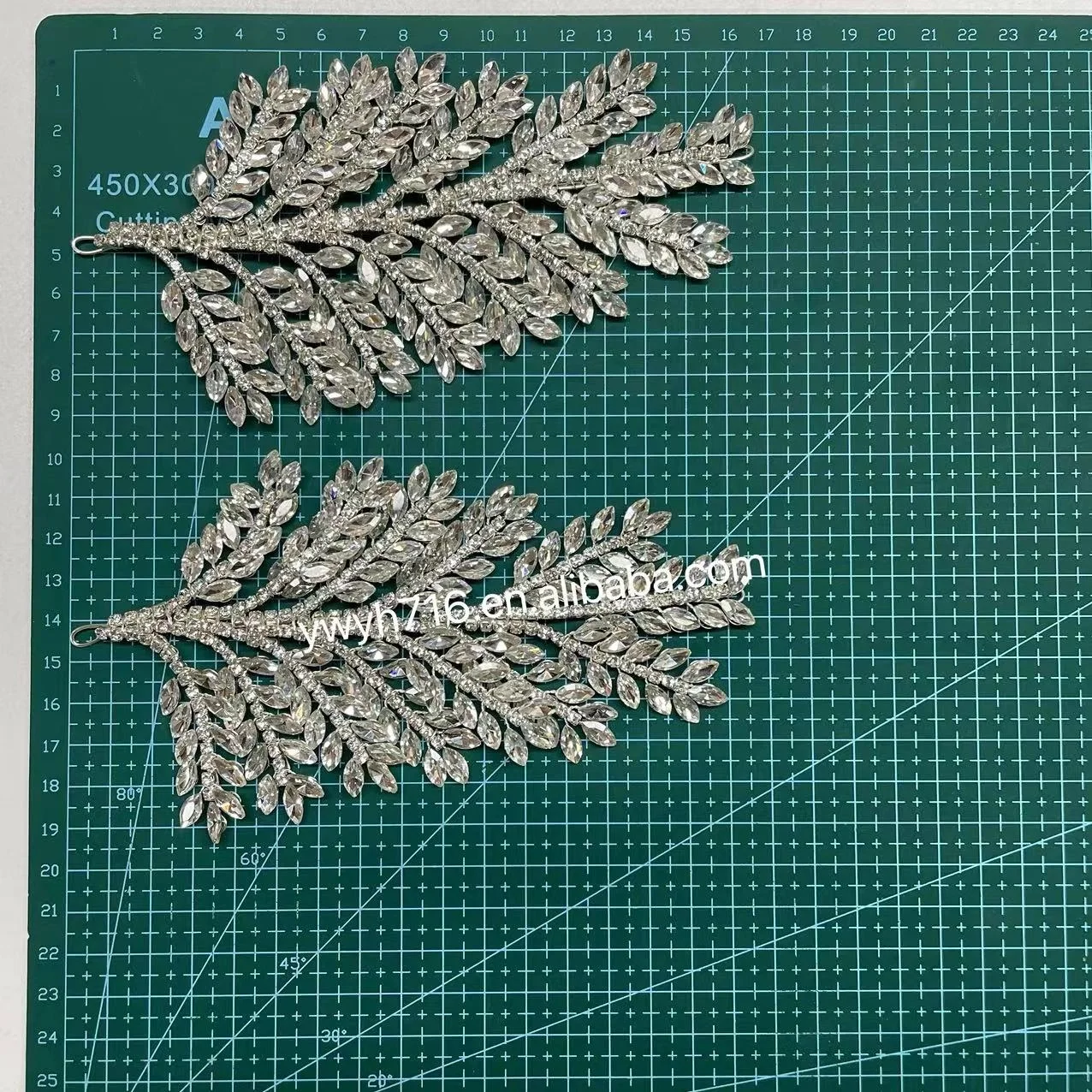 Handmade Shiny Hotsale New Arrival Design Amazing A Glass Stones With Metal Base Sew-on Bodice Patches For Clothing