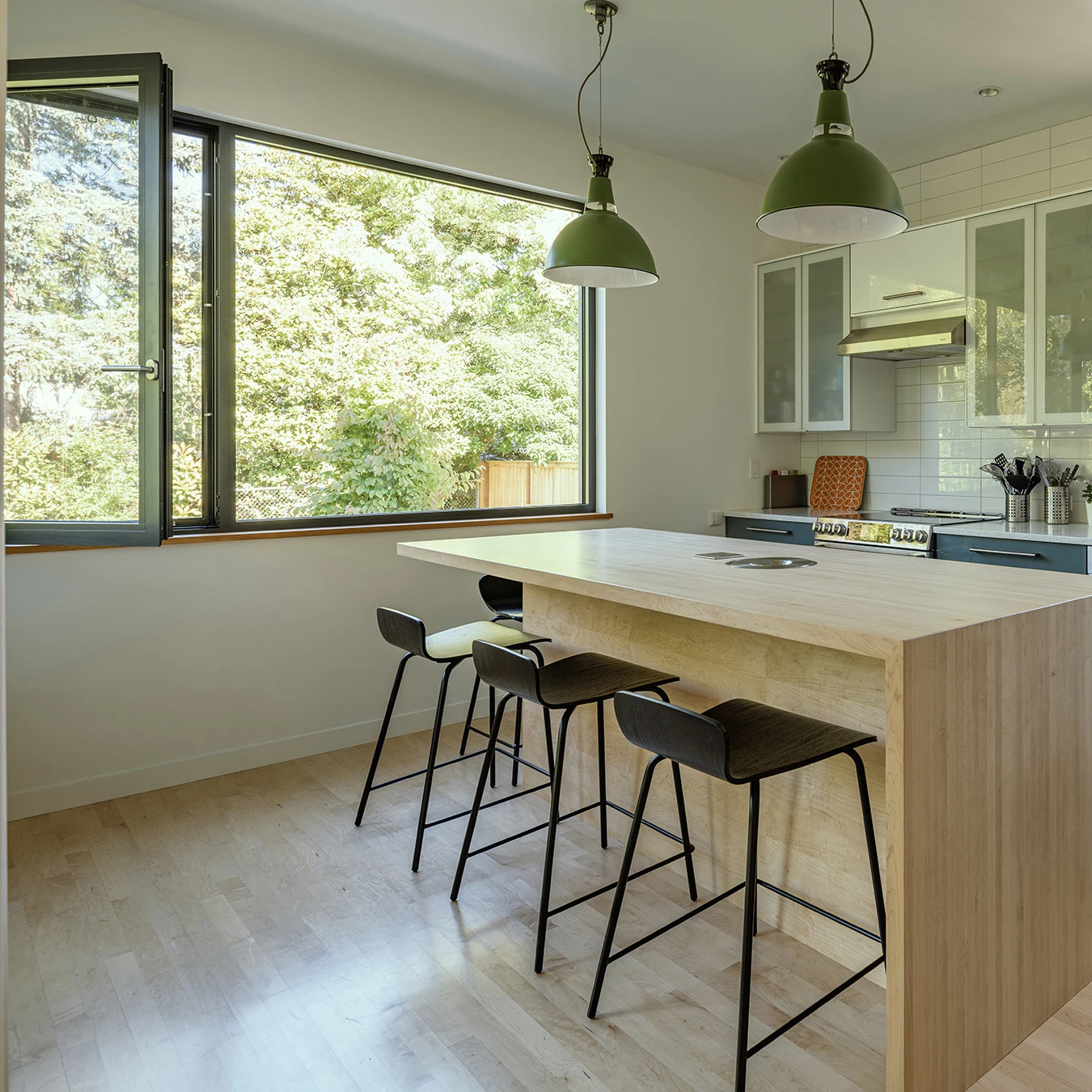 Energy Efficient Double Glass Tilt Turn Casement Window Made by Chinese Factory for Villa Application