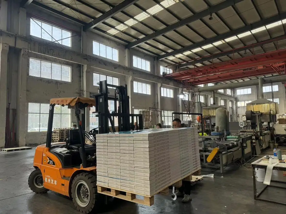 OEM ODM Customized Self-adhesive No Glue Down Loose Lay Wholesale Vinyl Flooring Plank Manufacture LVT Plank Click Floor