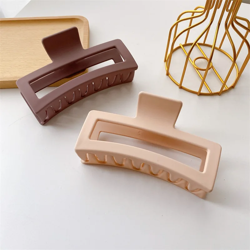 Yucat Wholesale 2022 New Amazon Women Fashion 13-cm Big Matte Plastic Hair Claws Resin Large Hair Clips For Thick Hair