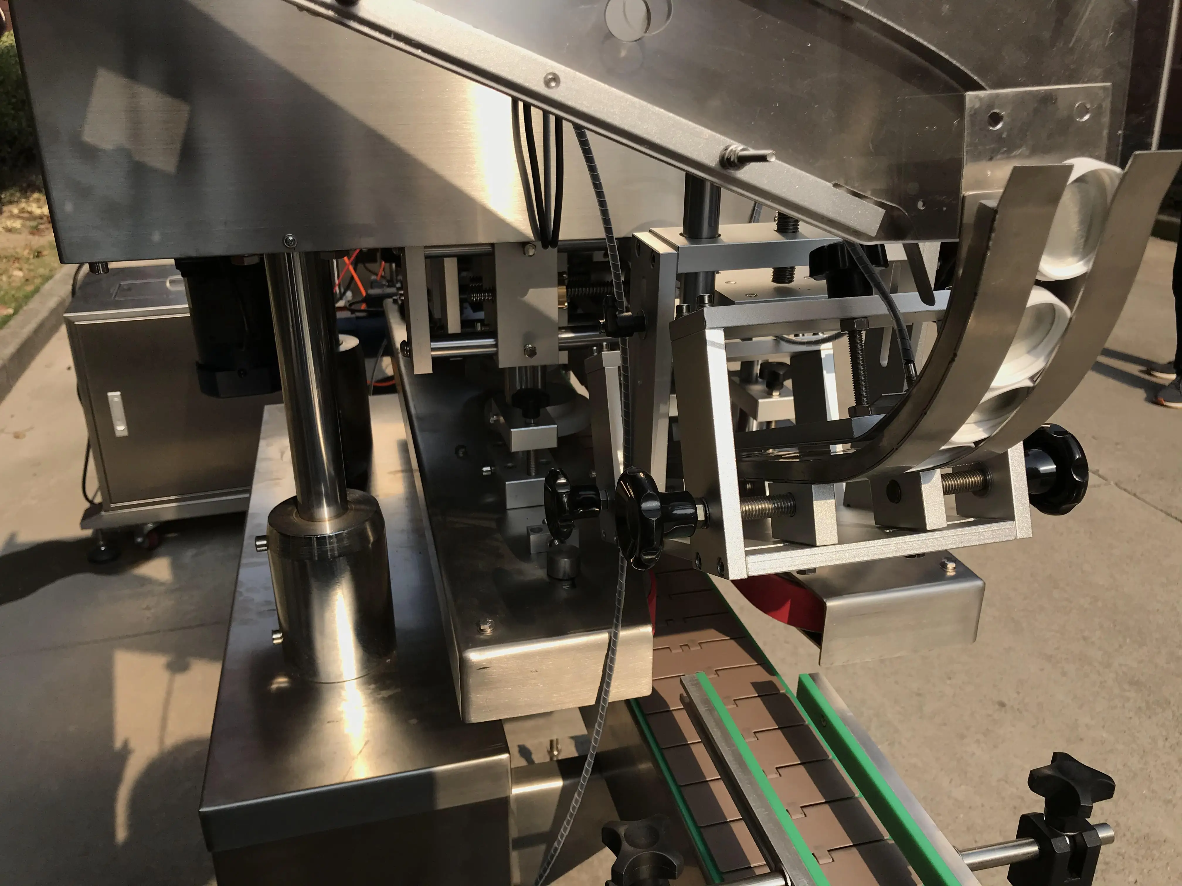 GX-200 High-speed capping lid screw machine (capper + elevator)