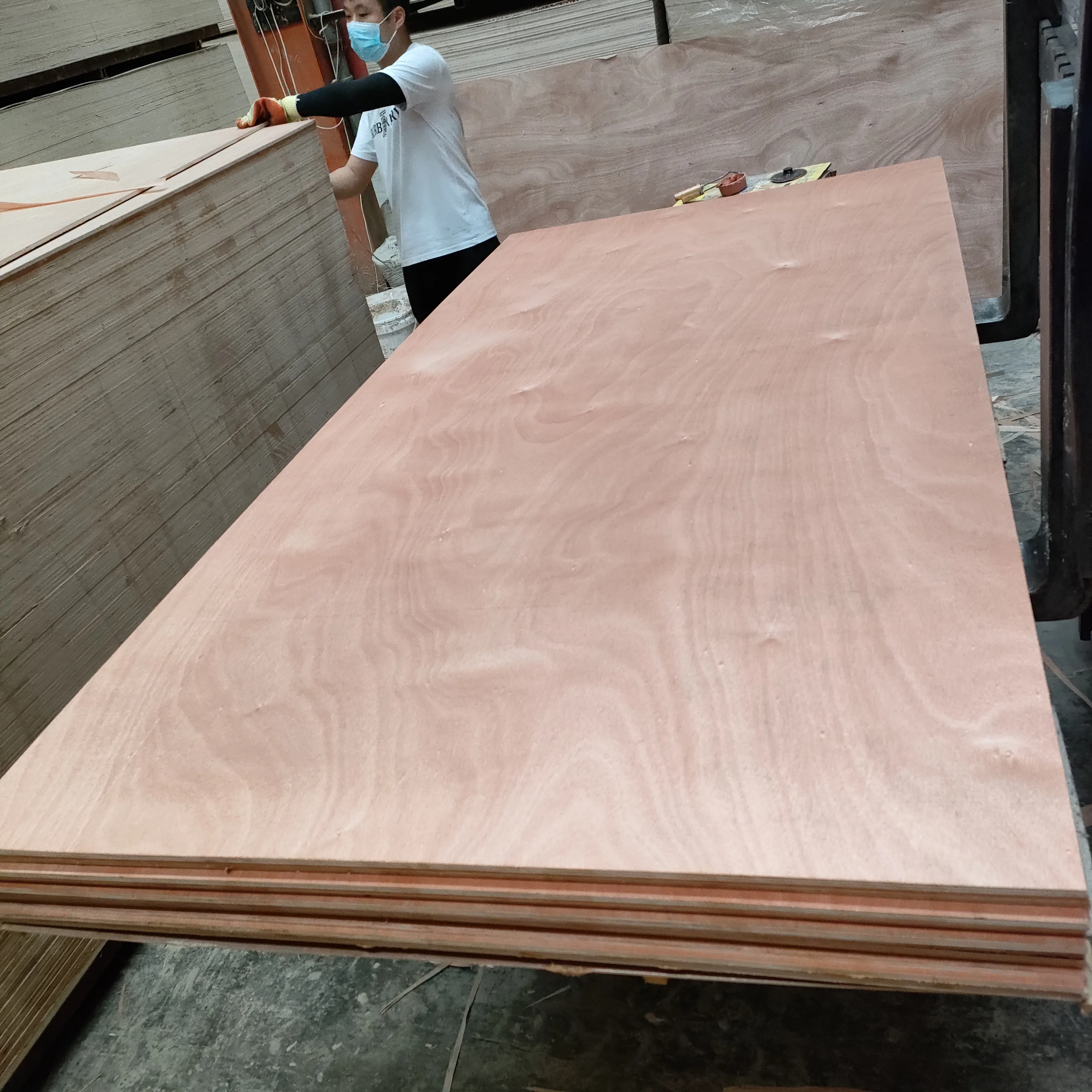 High quality natural veneer 4x8 3 inch 3mm  mahogany okoume plywood