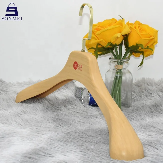 Top quality durable luxury wood imitate gold hook plastic coat hanger