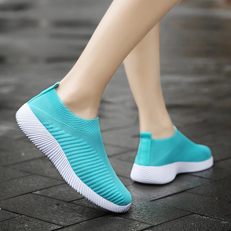  Low MOQ Slip On Knitting Sport Shoes Wholesale Price Casuals Zapatos Custom Cheap Ladies Slip-On Footwear Casual
