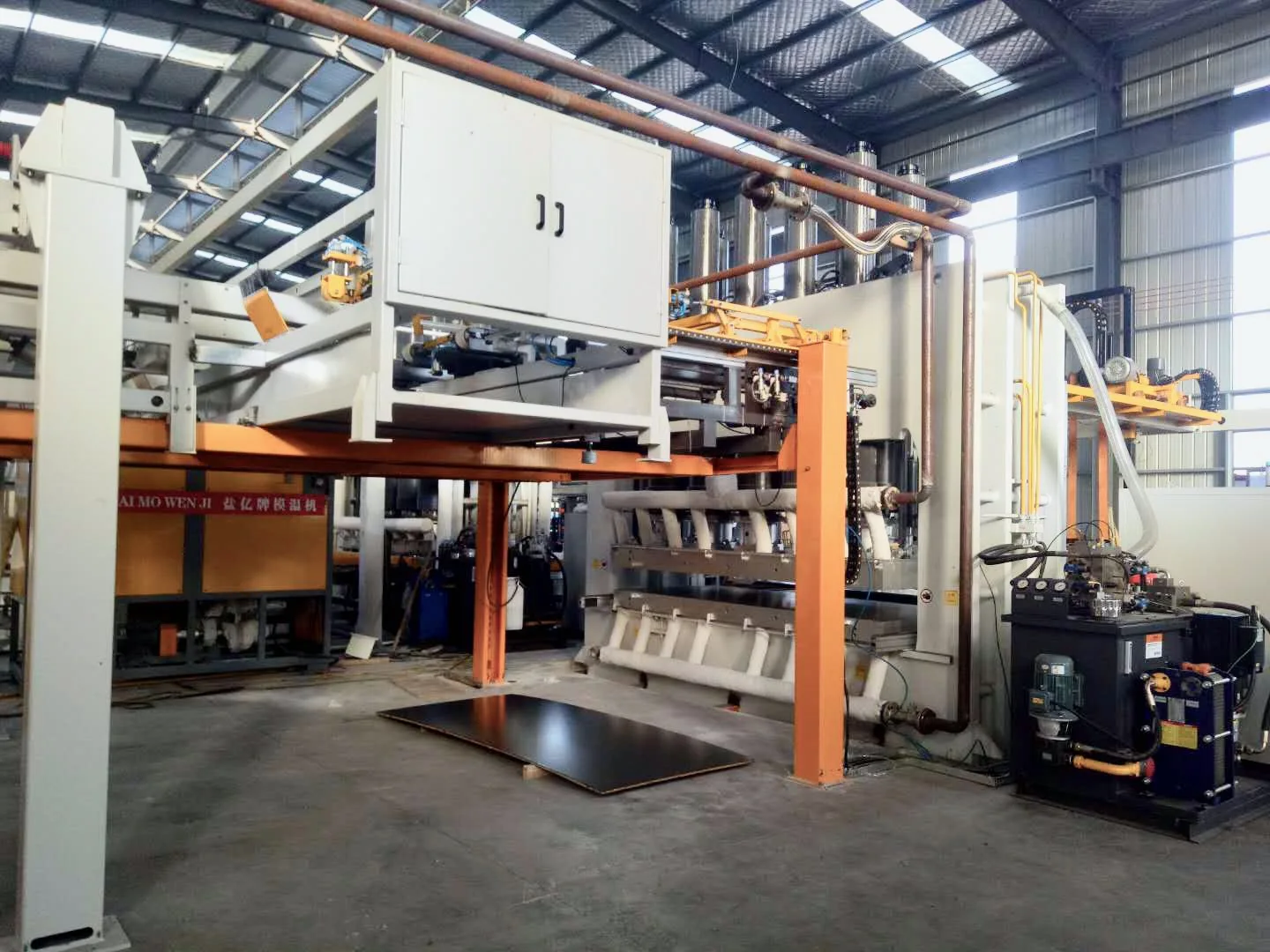 Short cycle press line for melamine laminated mdf and melamine laminate board