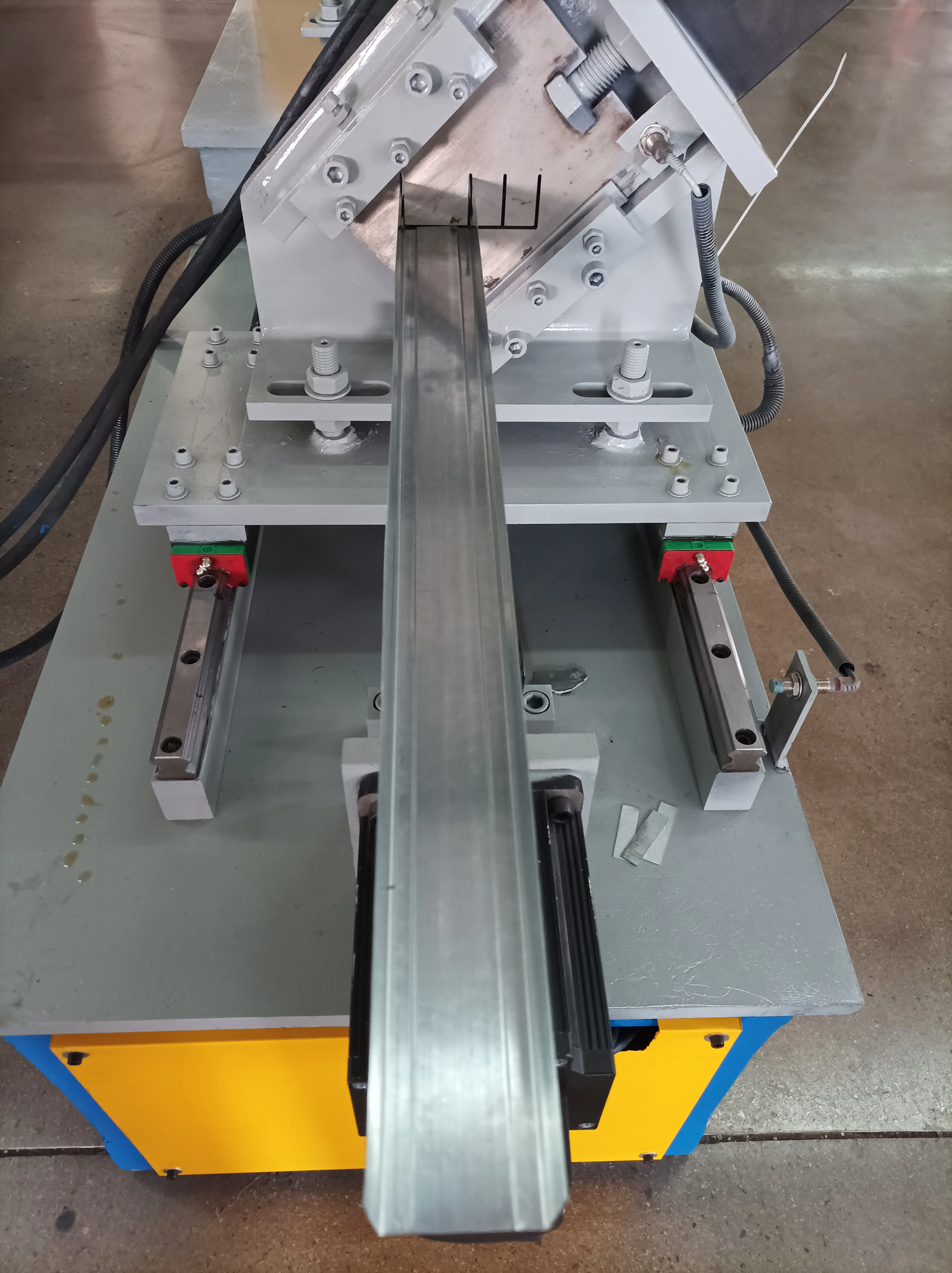 HAIDE Fully automatic stud keel roll forming machine iron angle keel making machine With Wholesale high quality