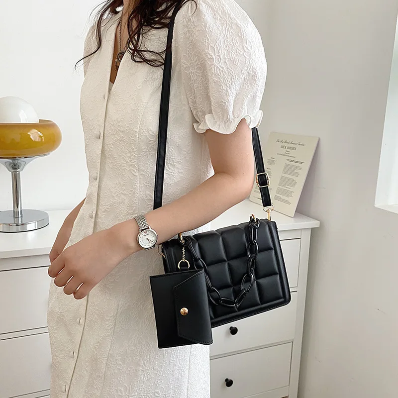 2024 Summer New Trend Casual Simple Lady Handbag Pure Color Small Square Shoulder Bag with Thick Chain PVC Lining