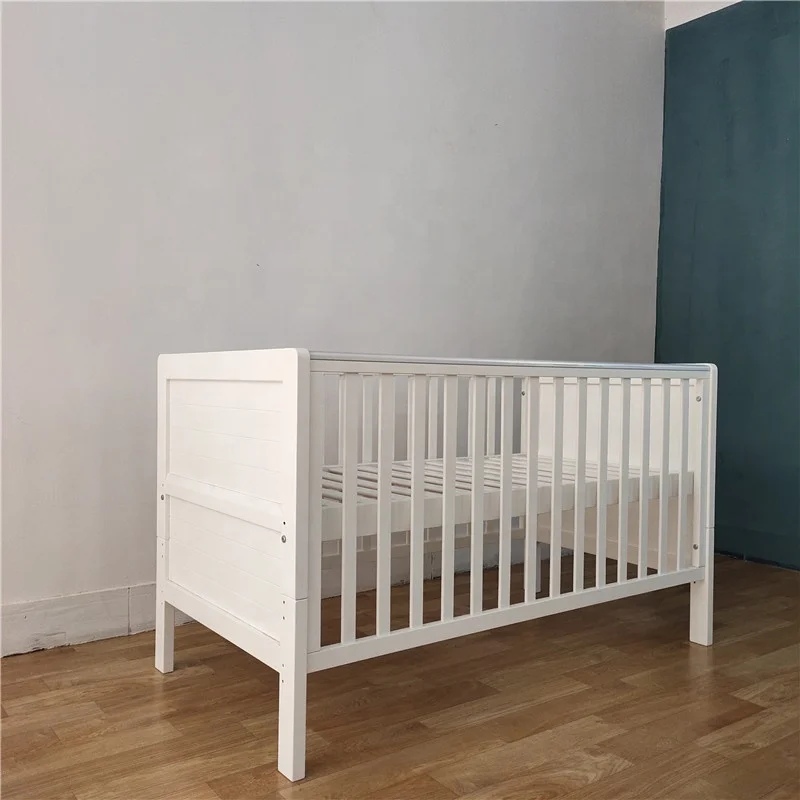 
China Good Design Furniture Baby Crib with Guard Bar 