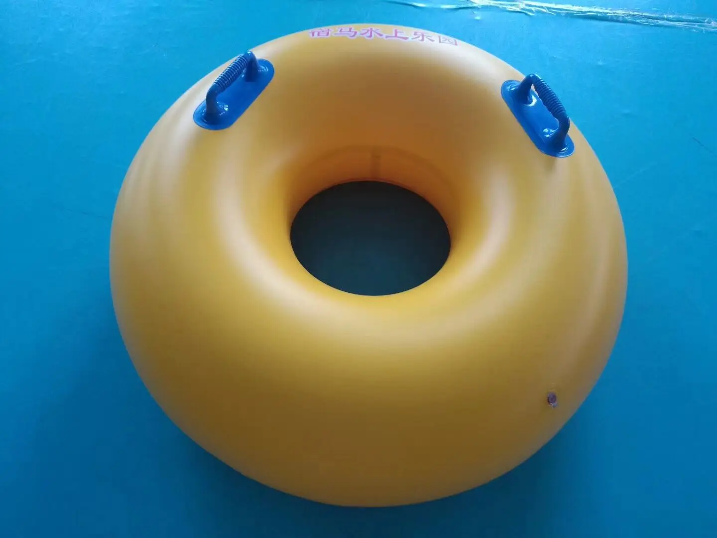 Multiple colors available Heavy Duty Inflatable air snow tube sledding car inflatable snow sleds & snow tubes