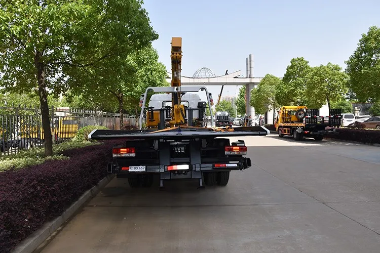 Dongfeng 4x2 5 tons Flatbed Tow Truck Wrecker with Hydraulic Boom Crane