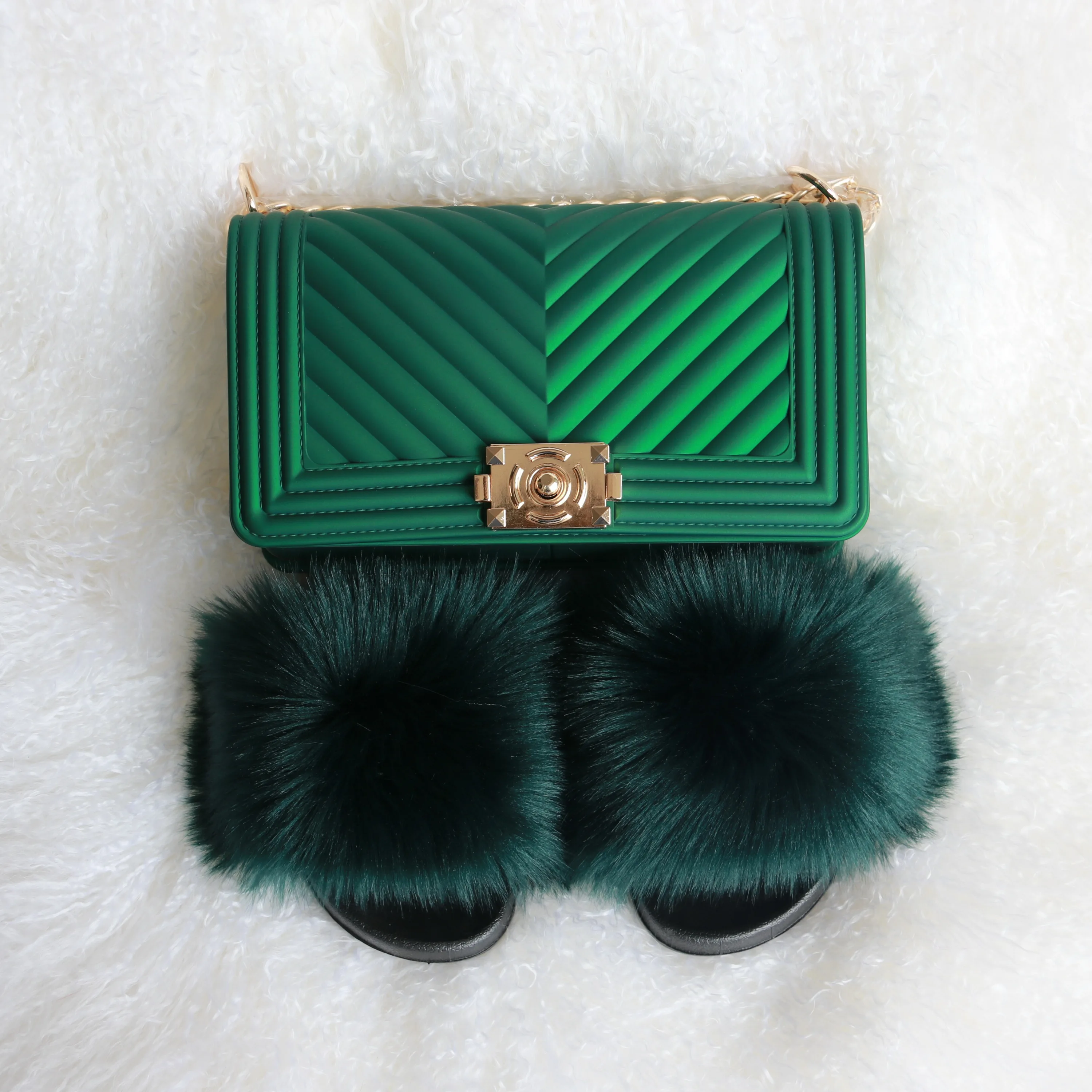 
Factory Wholesale Fast Ship Soft Luxury Matched Colors Fox Fur Slides Ladies Jelly Purse  (62402292381)