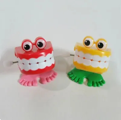 Игрушечная игрушка в форме зубов