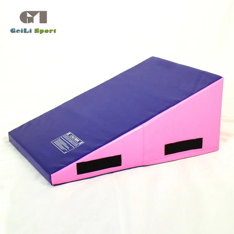 triangle cheese shape incline wedge tumbling mats with two handles