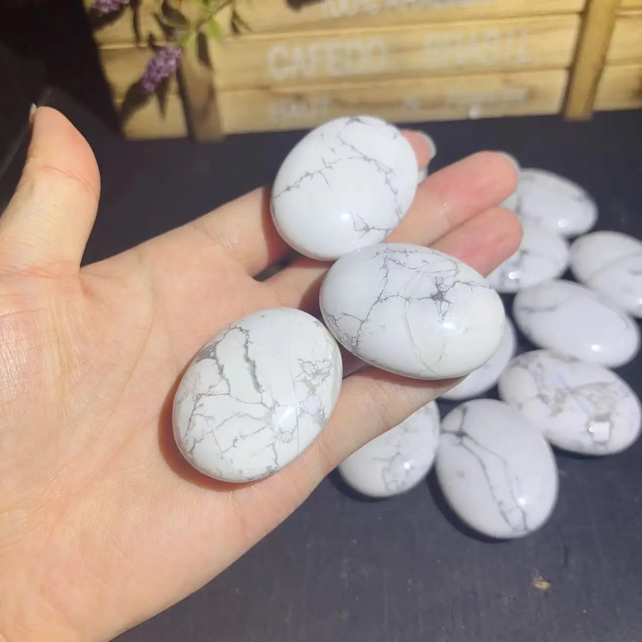 Best Quality Natural 4.5cm White Howlite Palm Stones Amazing Quality Howlite Gemstone Precious Beautiful Gemstones