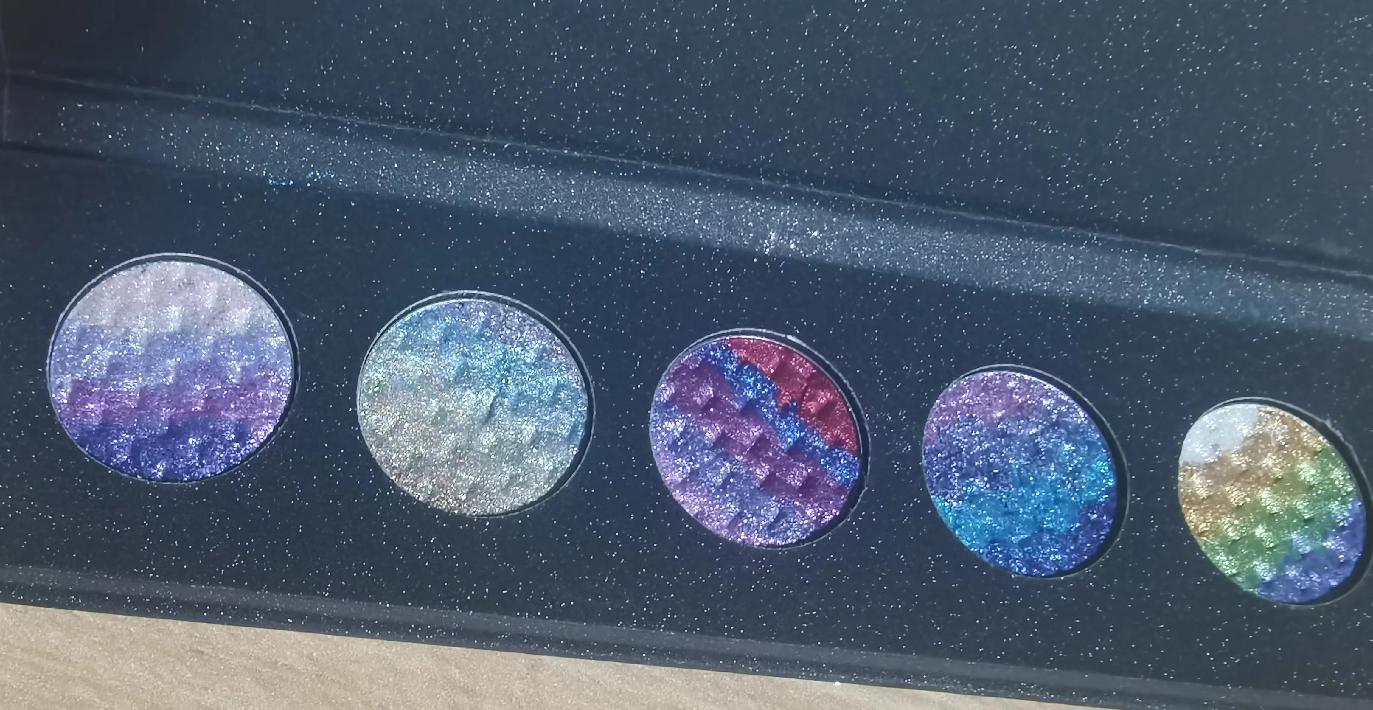 DIY eyeshadow palette holographic rainbow knotted pattern glitter eyeshadow multi-colors duochrome eyeshadow private label