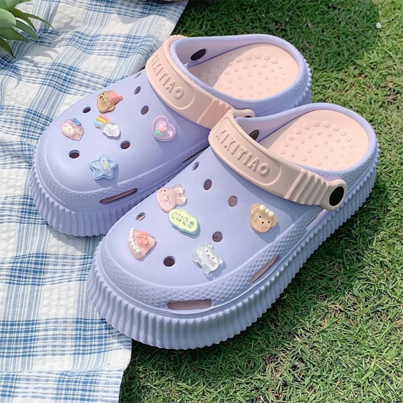 2024 Fashion Charms Clogs New Thick Sole Outdoor Women Slippers High Quality Summer Beach Sandals