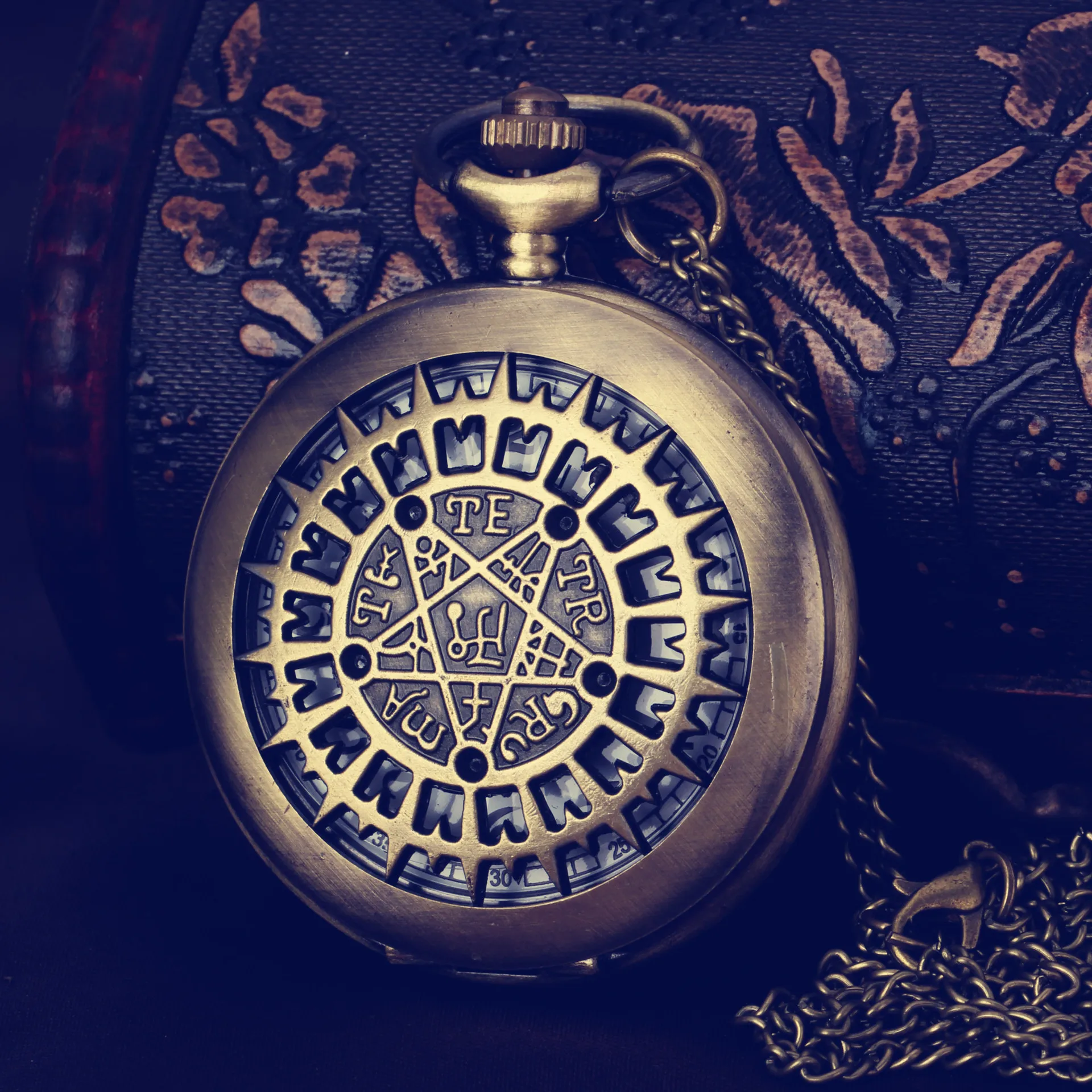 Large Hollow Pentagram Retro Pocket Watch Retro Hanging Bronze Pocket Watch Vintage Bronze Potter Necklace Pocket Watch