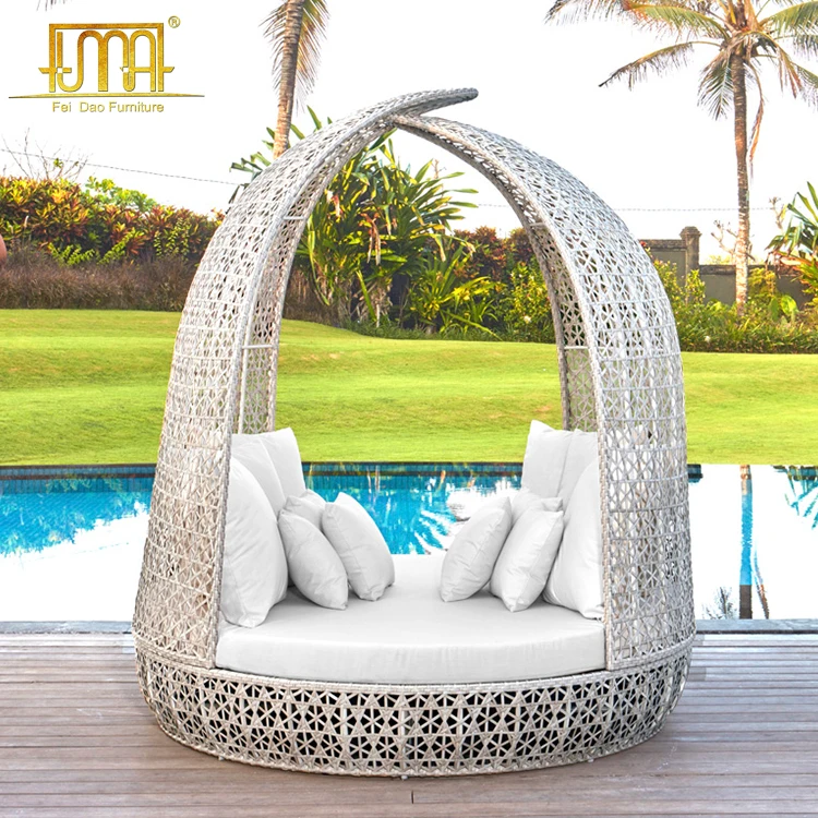 Beach side outdoor furniture wicker rattan outdoor daybed with canopy