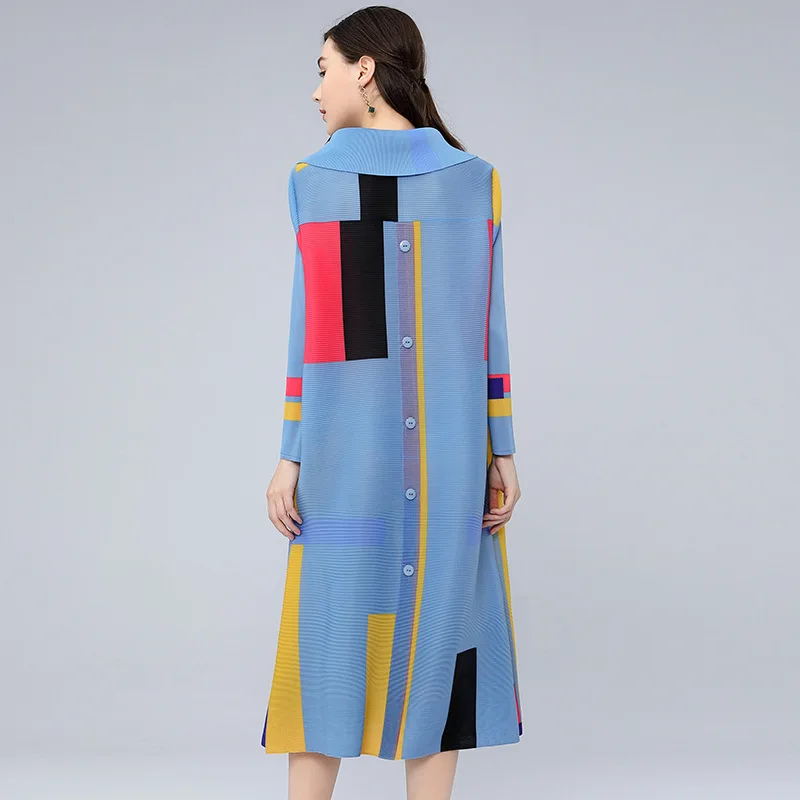 Fashion aging white windbreaker in the long spring autumn Miyake print contrast color lapel temperament pleated long sleeve coat