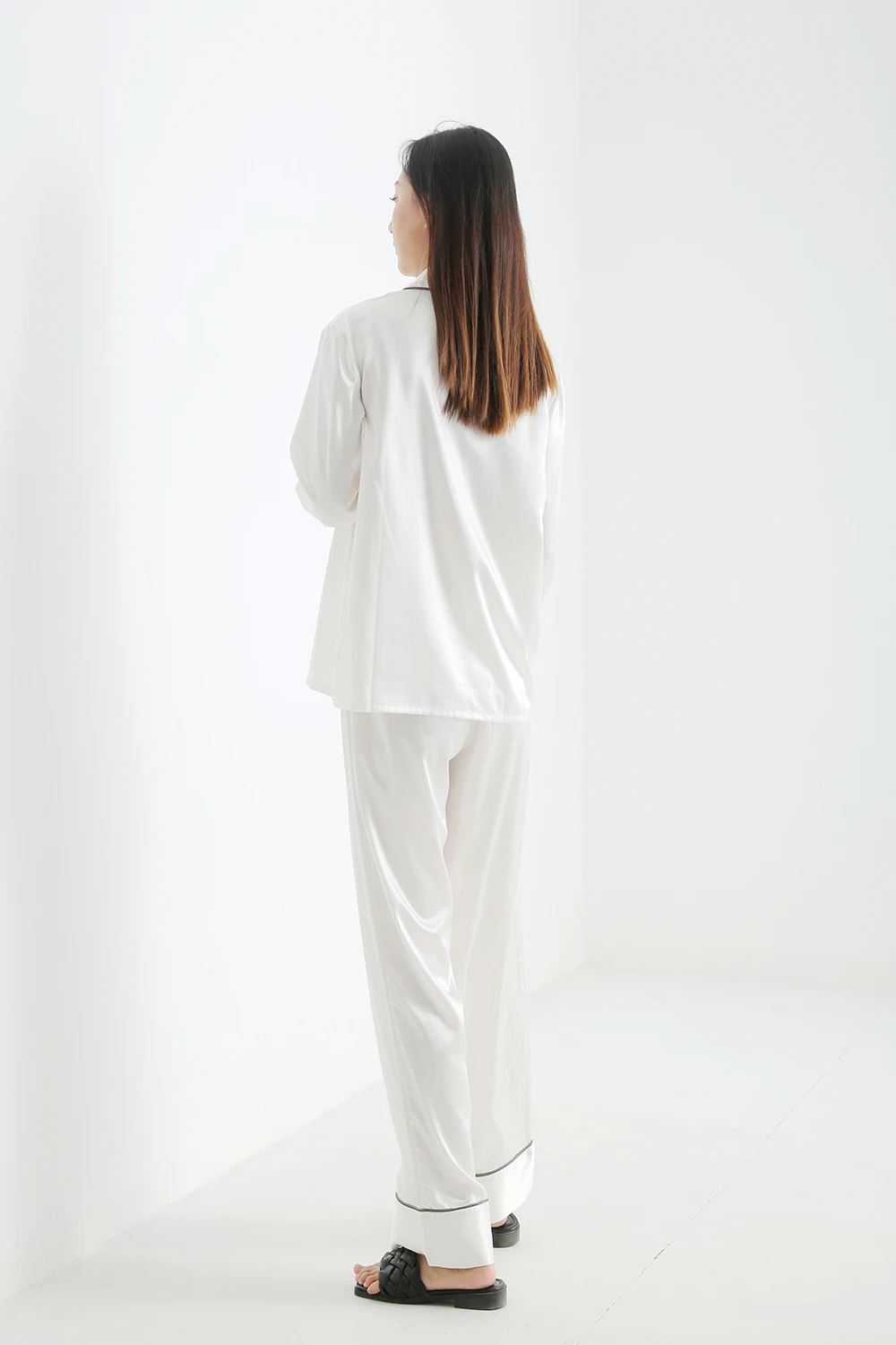 Luxury Silk and Satin 2-Piece Pajama Set Designer Long Sleeve Pant and Dress for Women for Christmas Sleepwear