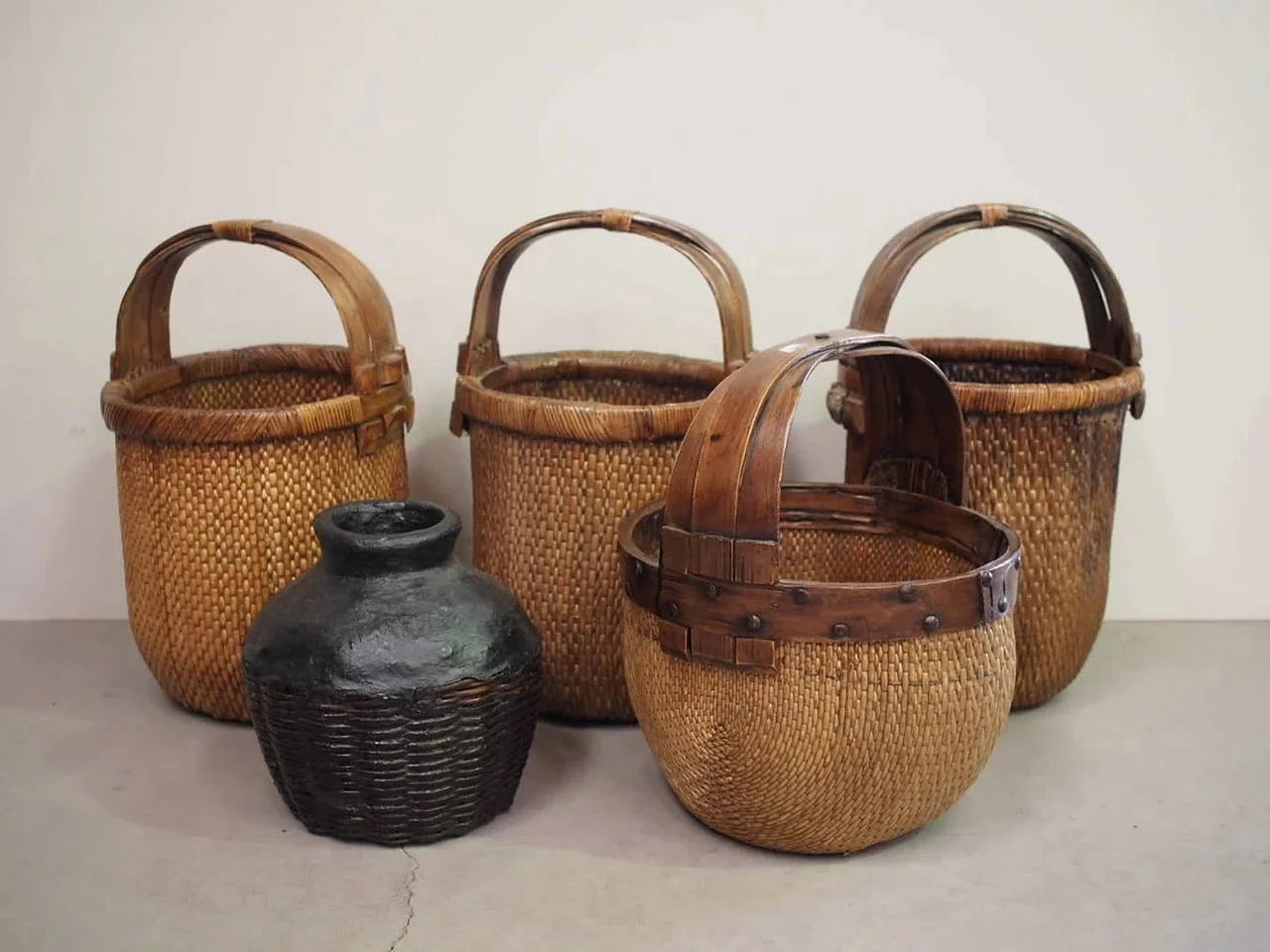 Chinese antique reproduction vintage style wooden hand painted decorative wash basin