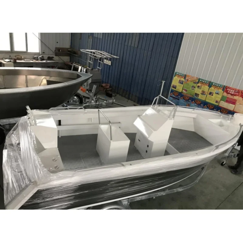Hot Selling Customizable 5.5m Aluminum Fishing Boats With Center Console Seat Sports Yachts