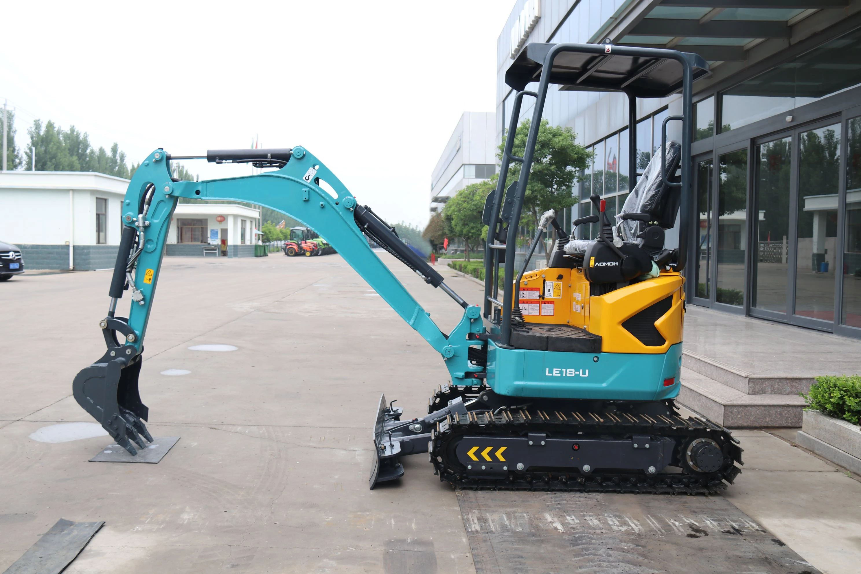 LICHMACH 0.3CBM Hydraulic Small Wholesale Excavator Machine 6 ton 7 ton 8 ton  Wheel Middle Wheel Excavator