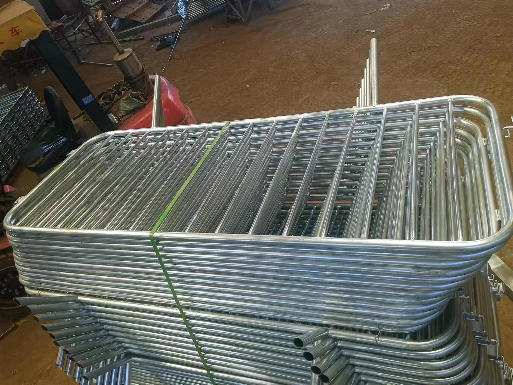 Factory Supply Heavy Duty Crowd Control Barrier 2.2MX1.1M 2MX1M Metal Steel Barrier