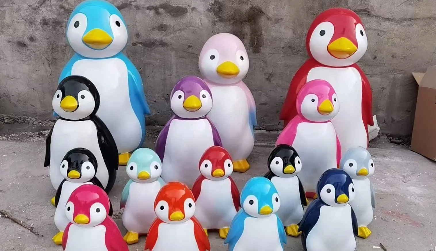 Custom Size Fiberglass Outdoor Garden Sea Animal Cartoon Sculpture Resin Penguin Statue