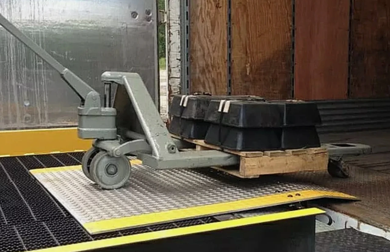 Tailong factory direct New 36 x 48 Inch 3500lbs/5300lbs Capacity Aluminum Loading Dock Plate Ramp for Truck and Container