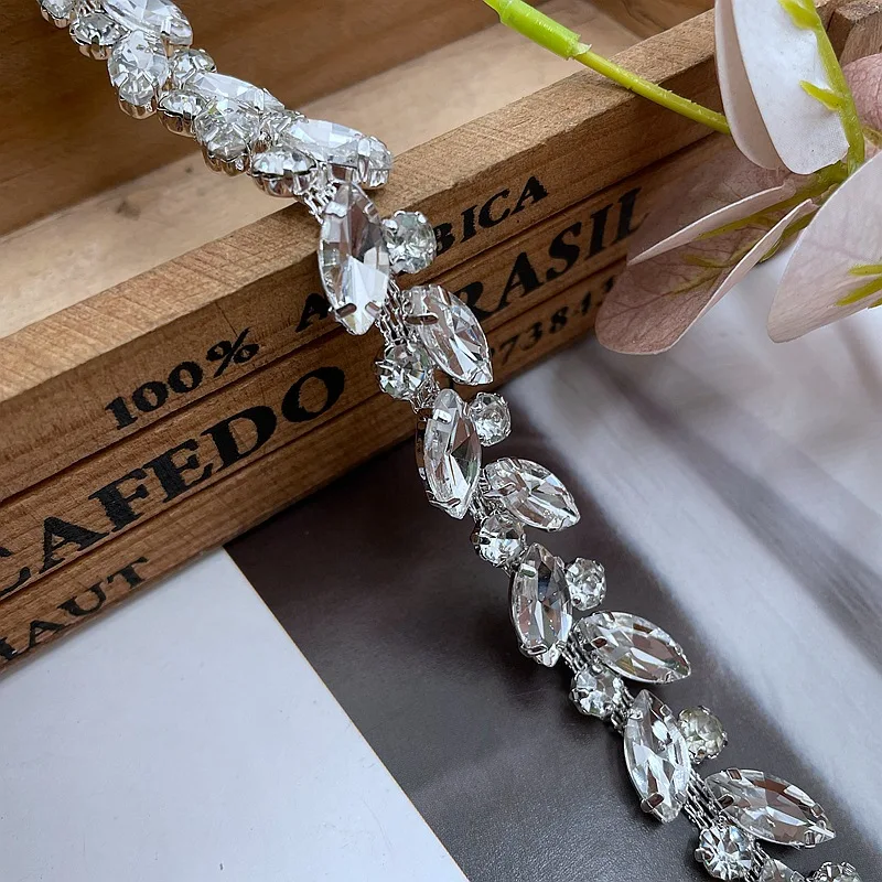 Белый кристалл серебро и золото пришитые Стразы полоски DIY применимые чашки обрезки цепи футболки обувь сумки ювелирные изделия-оптовая продажа