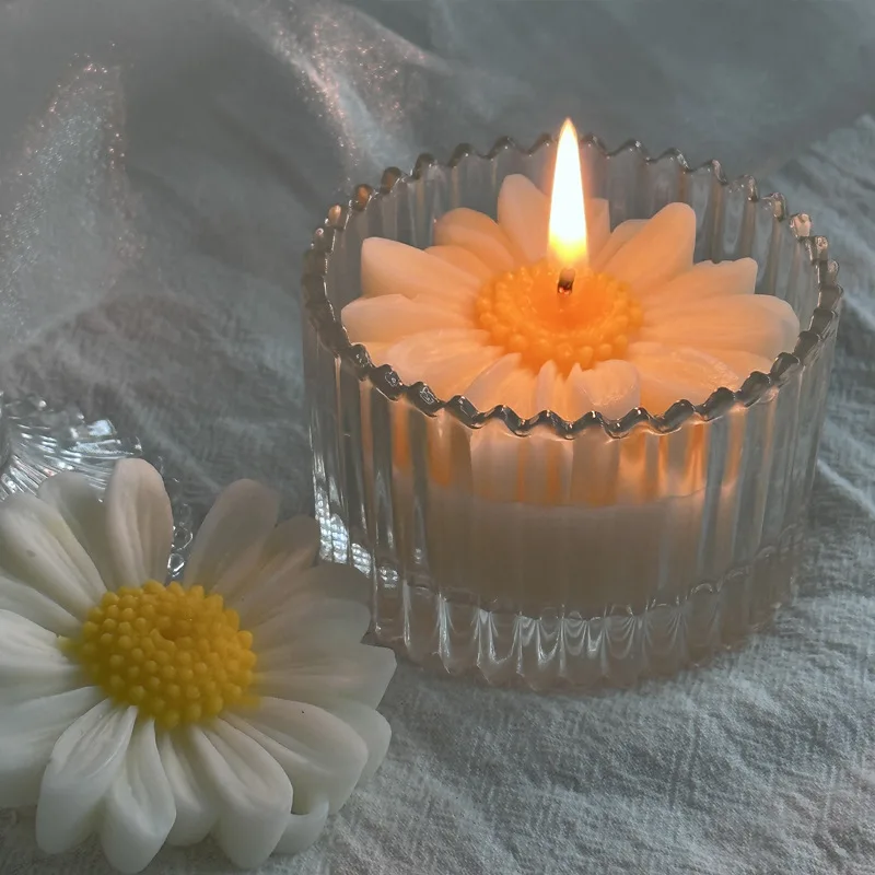 Decorative White Sunflower Soy Wax Mini Aroma Candles Luxury Glass Jar Cute Daisy Flower Scented Candles With Lid