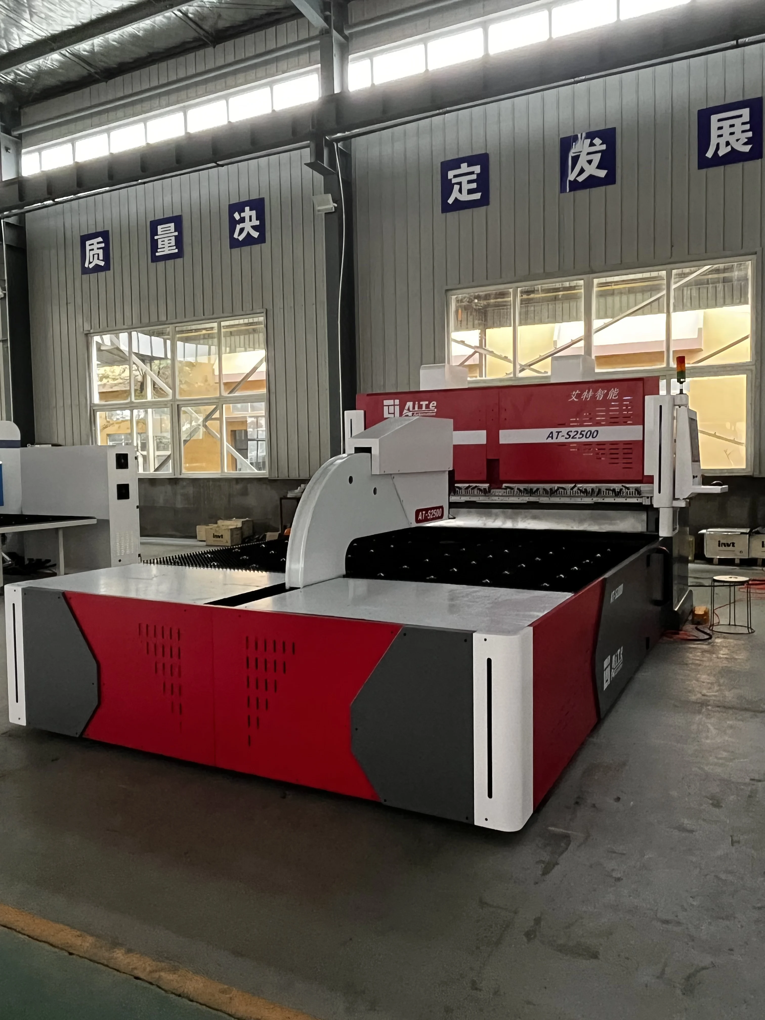 2500 mm 2 mm  carbon steel Panel Bender Press Brake Bending Center folding machine hot sales smart   for sheet metal  bending
