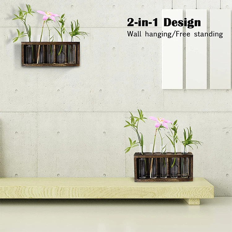 Ваза с деревянной рамой и стеклянным растением