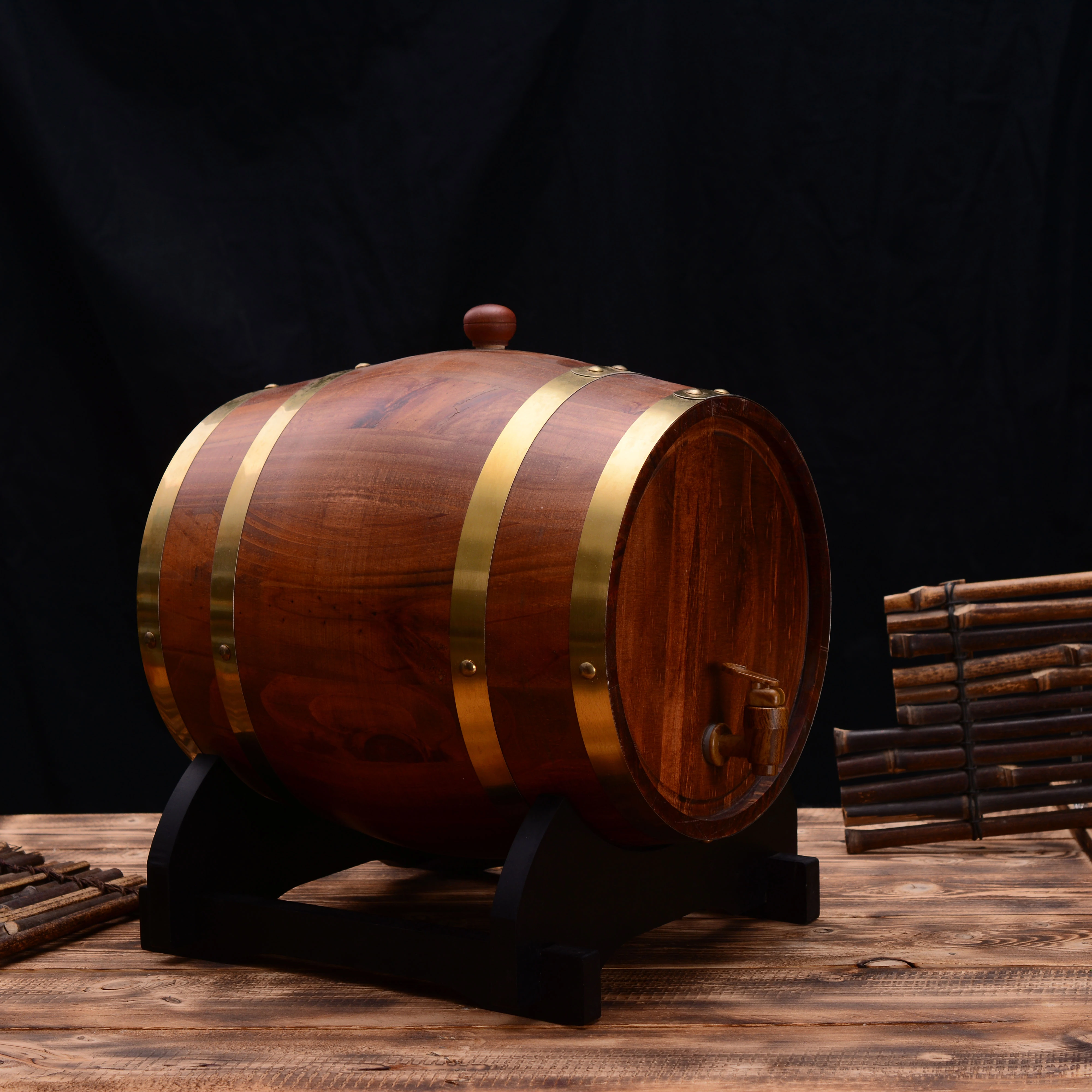 Customized 2L Mini Oak Barrel Wholesale Factory Price Rum Wine Oak Barrel Vintage Oak Barrel