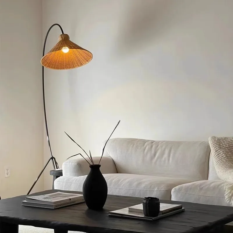 Лучшая цена натуральный нордический простой штатив в деревенском стиле ручной работы металлический ротанговый напольный светильник освещение для гостиной гостиничного декора