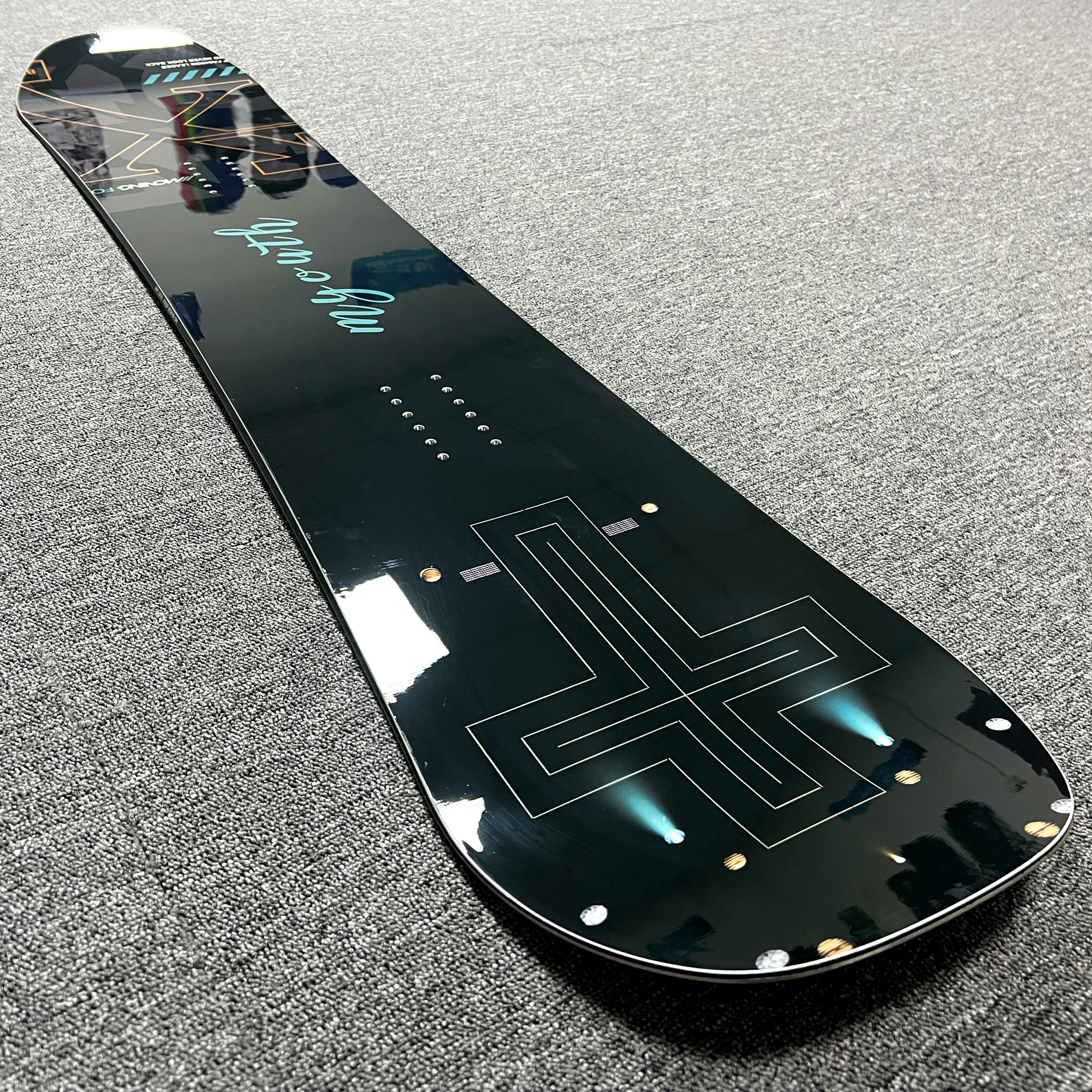 winter entertainment skiing man woman snowboard retail wholesales snowboard bulk