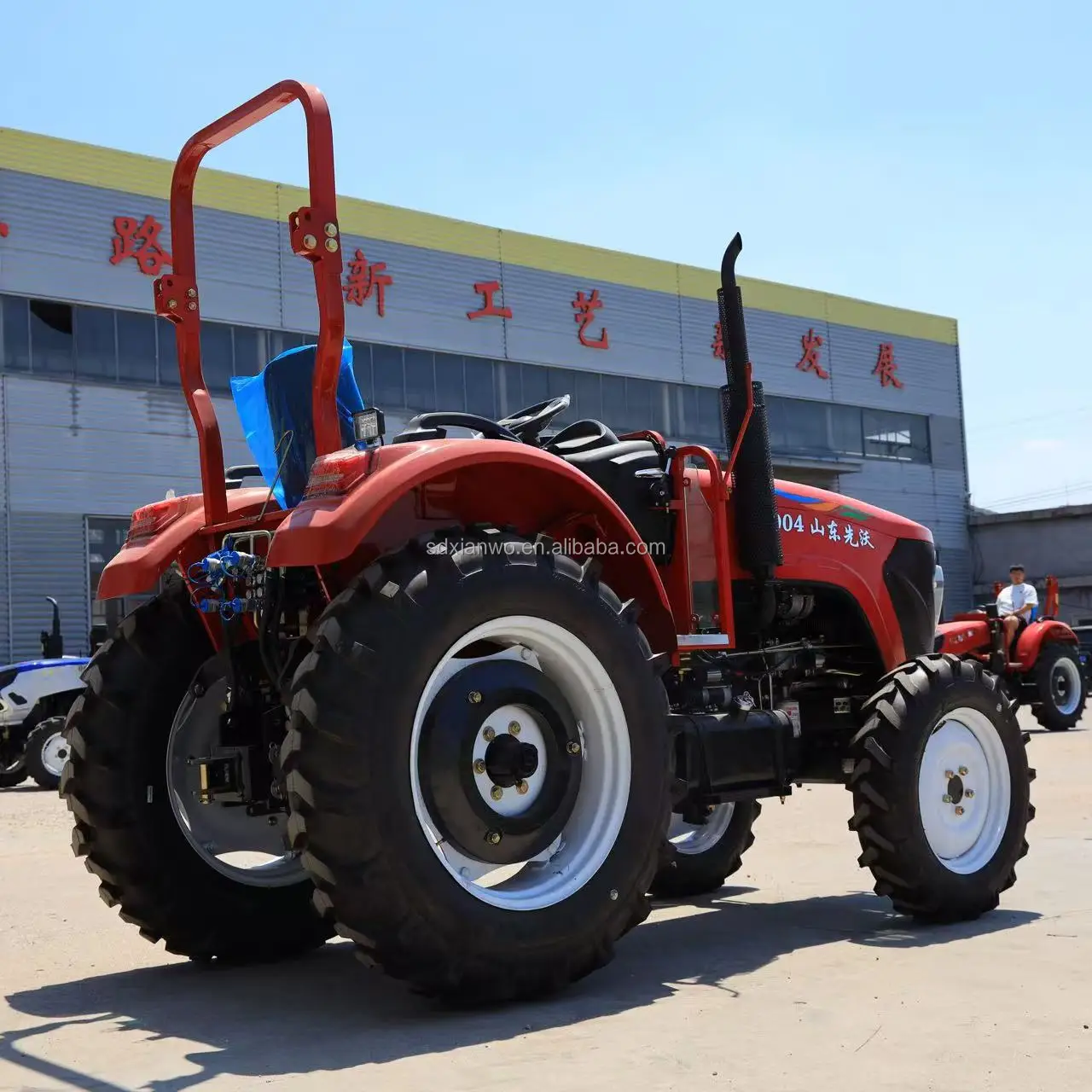 Компактные сельскохозяйственные тракторы 4WD 70HP сельскохозяйственный трактор с газонокосилками и тракторами