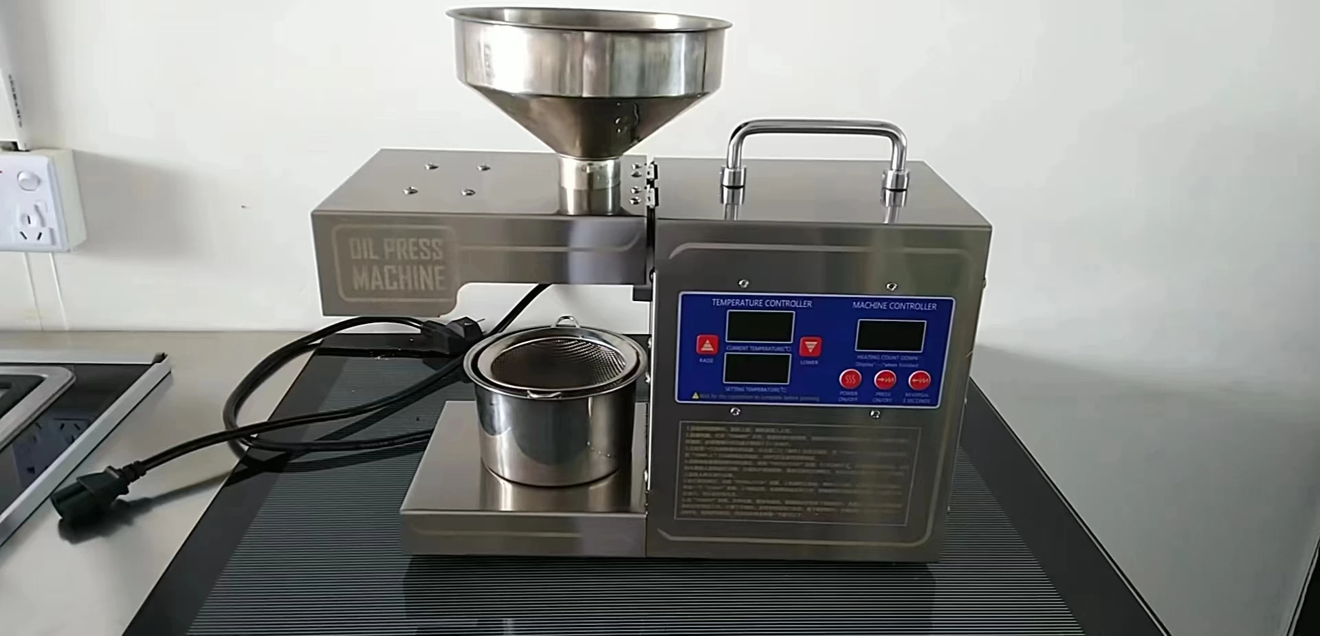 Stainless Steel Adjustable temperature Sesame peanut 30 kinds of raw materials oil Press Machine oil Maker/Coconut Expeller
